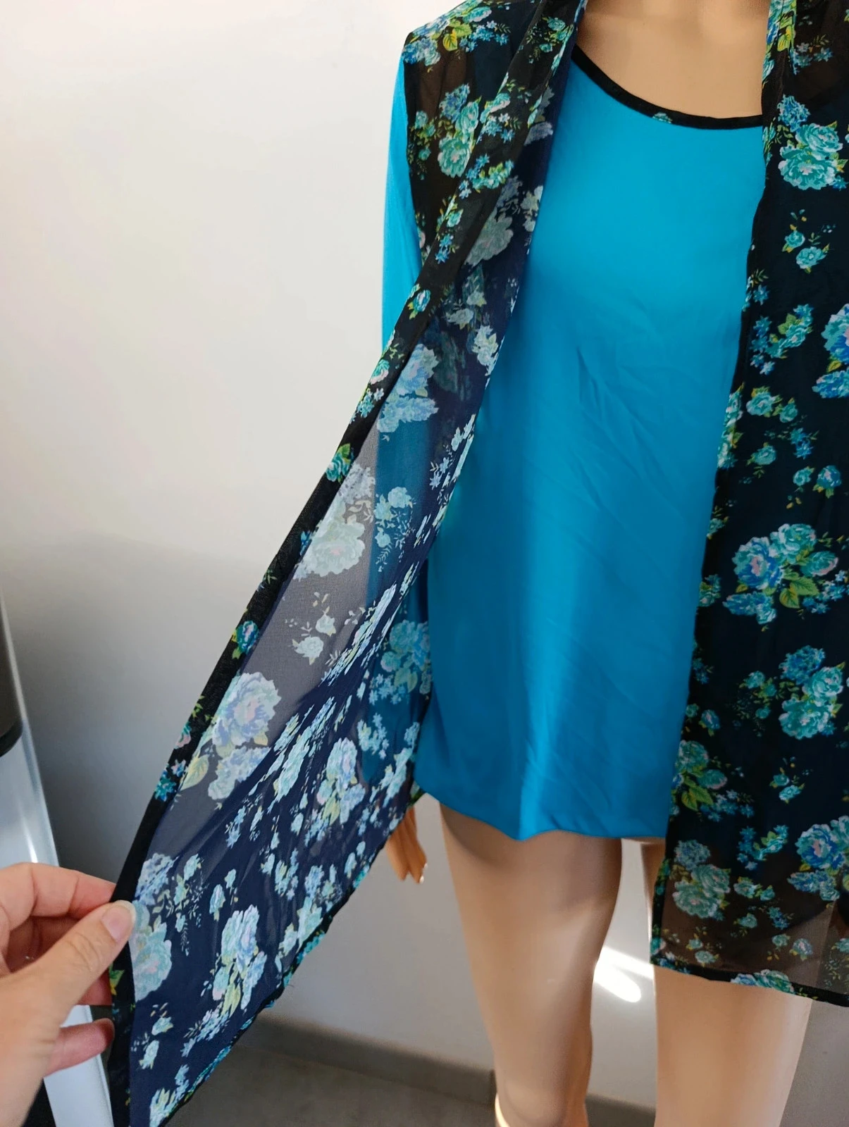 Haut femme Illusion bleu effet 2-en-1 avec voile fleuri – Taille M (8) – photo 5